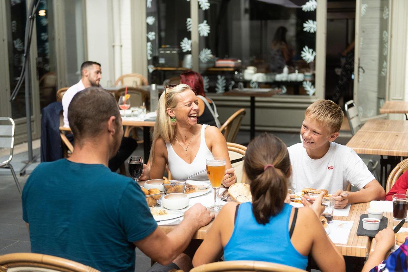 Logis - Hostellerie & Restaurant Du Marche Le Cateau-Cambresis Dış mekan fotoğraf
