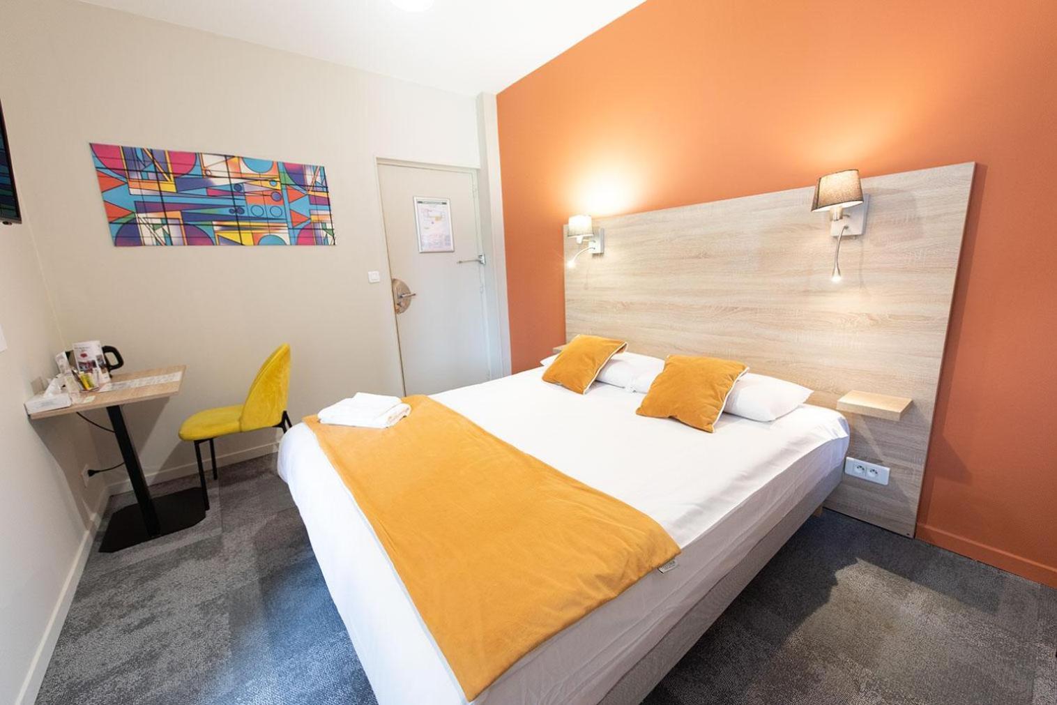 Logis - Hostellerie & Restaurant Du Marche Le Cateau-Cambresis Dış mekan fotoğraf